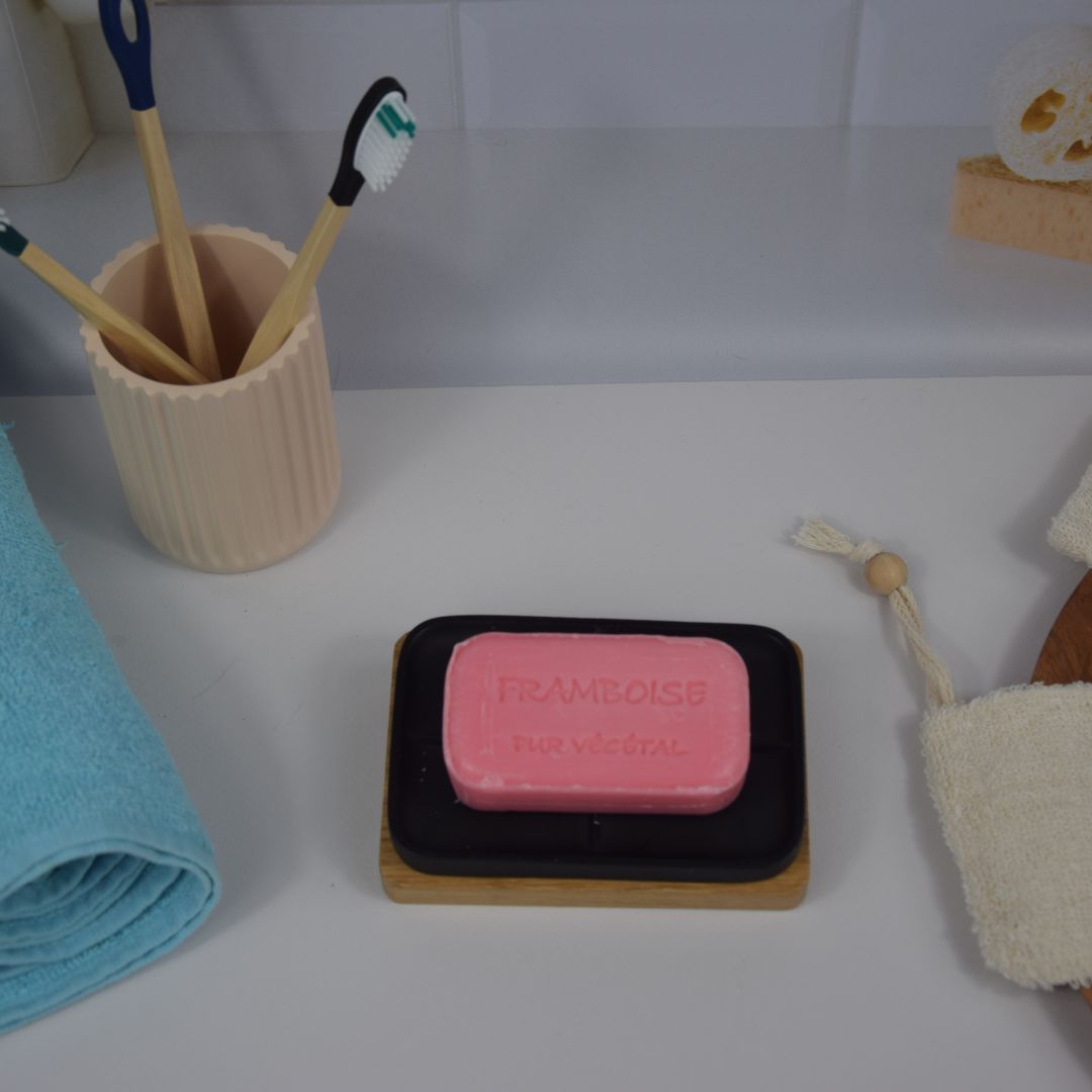 Savon à l'huile d'argan parfumé à la framboise, vue de face.