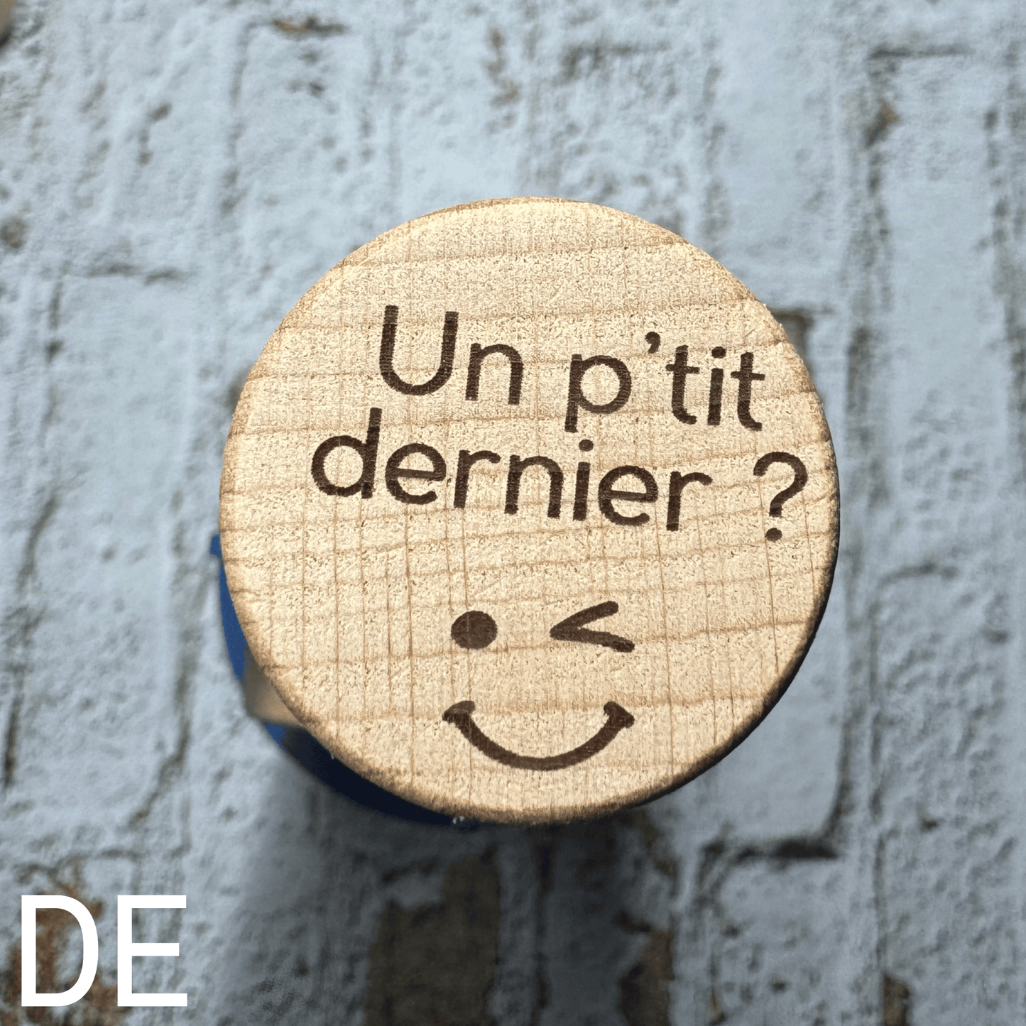 Bouchon en bois gravé - Un p'tit dernier
